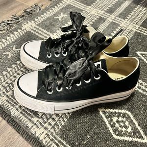 Platform converse with ribbon laces